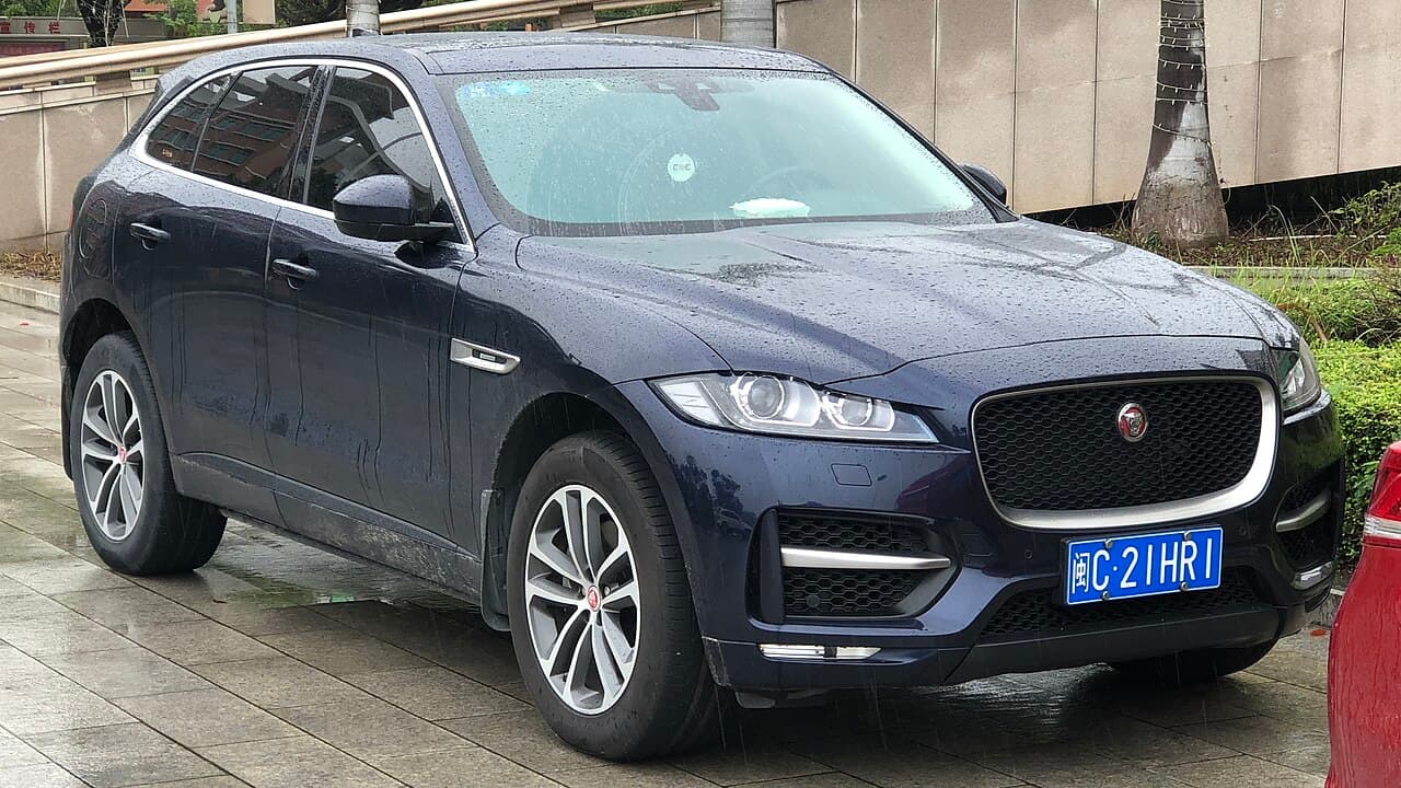 Jaguar F-Pace P400e 2025 suv